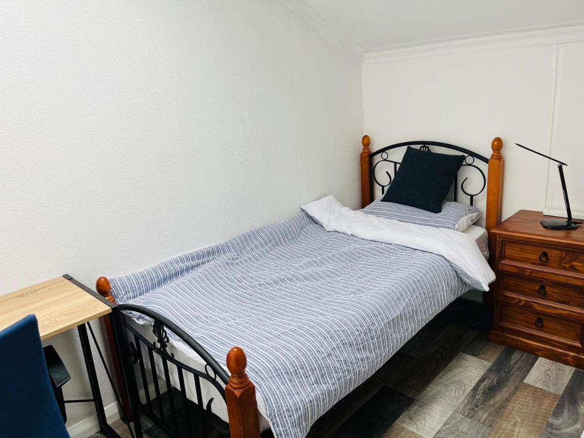 Modern Upstairs Apartment In Dunedin Central Kültér fotó